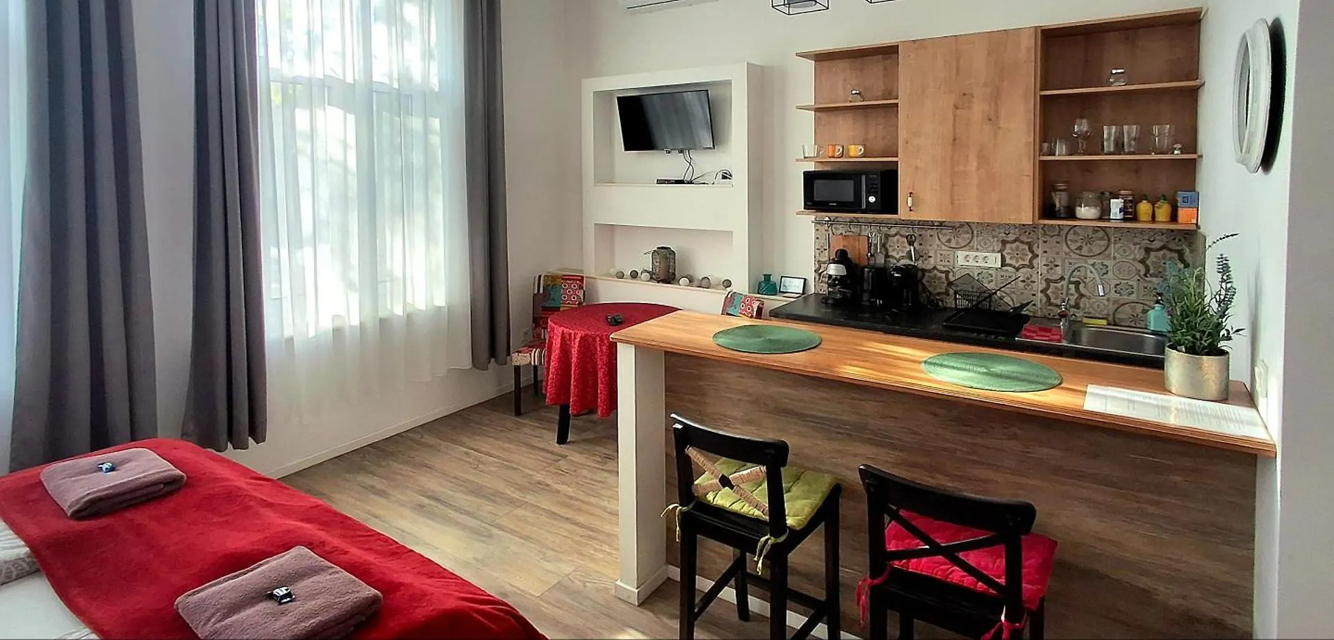 דברצן M37 Apartman 0*,  הונגריה