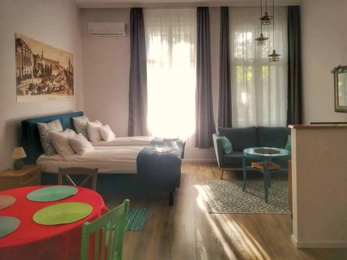 דברצן M37 Apartman 0*,